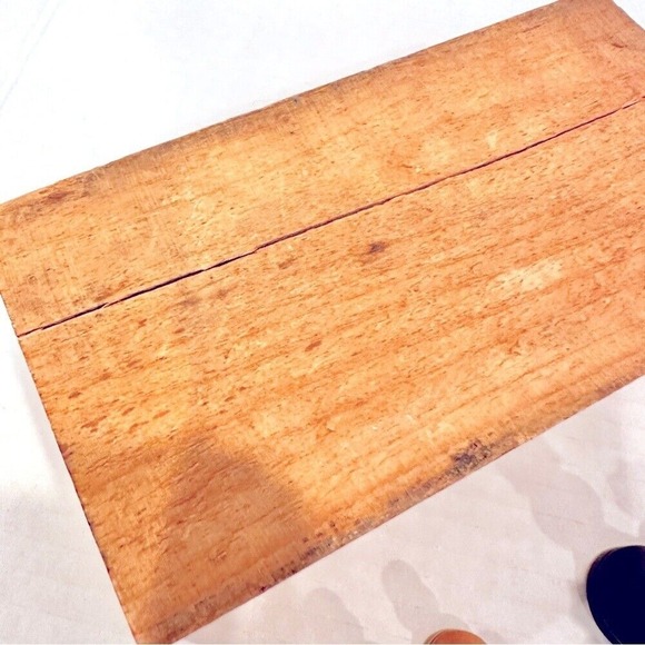 Vintage Wood Hand Carved 32 Piece Chess Set Wood Box Antique Toy Game Primitive - Picture 9 of 10